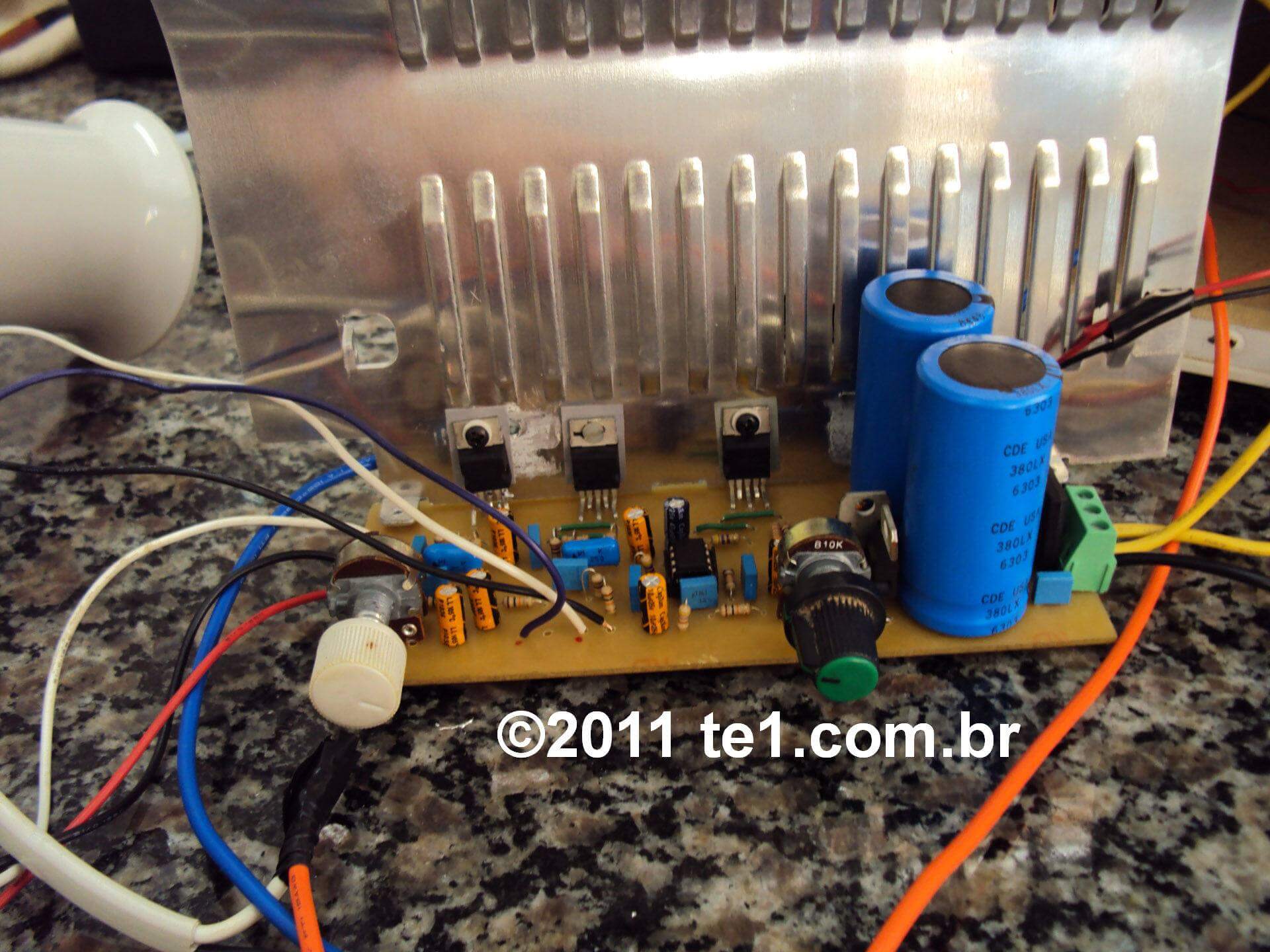 Circuito de amplificador de áudio com TDA2030 2.1 - 3 x 18 Watts - Subwoofer - Completo Com sugestão de placa e Fonte de alimentação