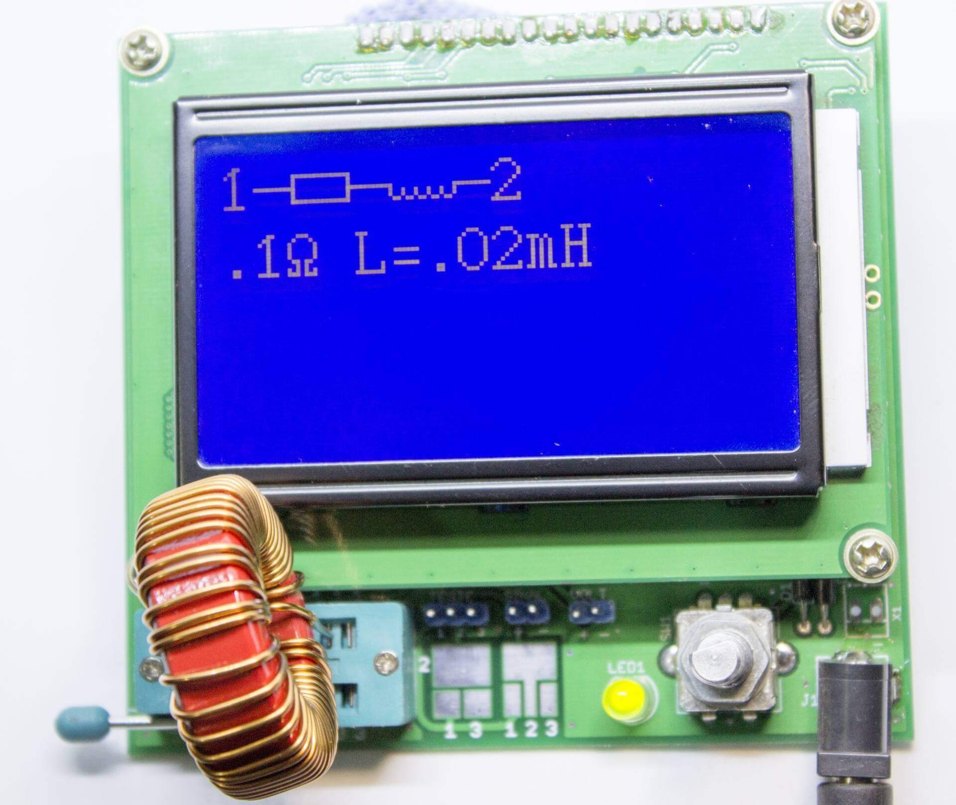 LCR transistor tester medindo bobina núcleo toroidal de 22µH